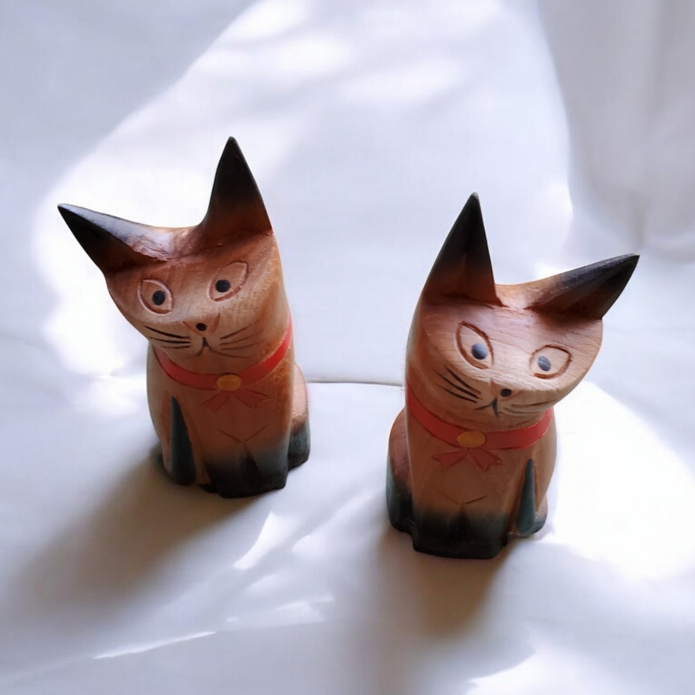 2 Vintage Handcarved Wooden Cats Primitive Handpainted‎ Cottagecore